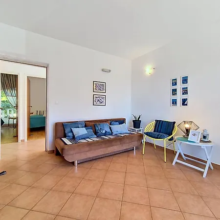 Culic-1 By Interhome شقة تروغير